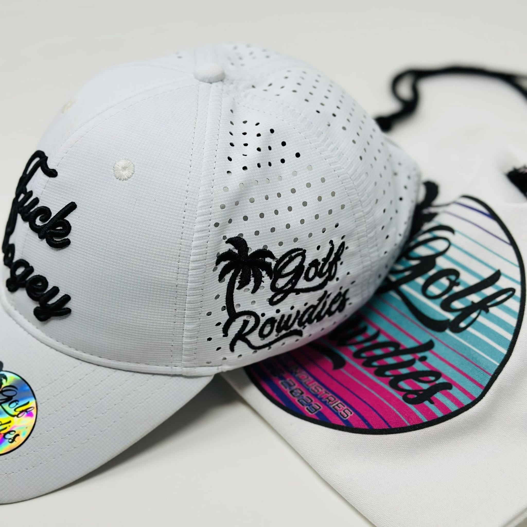 I teppisti del golf scopano il bogey cap