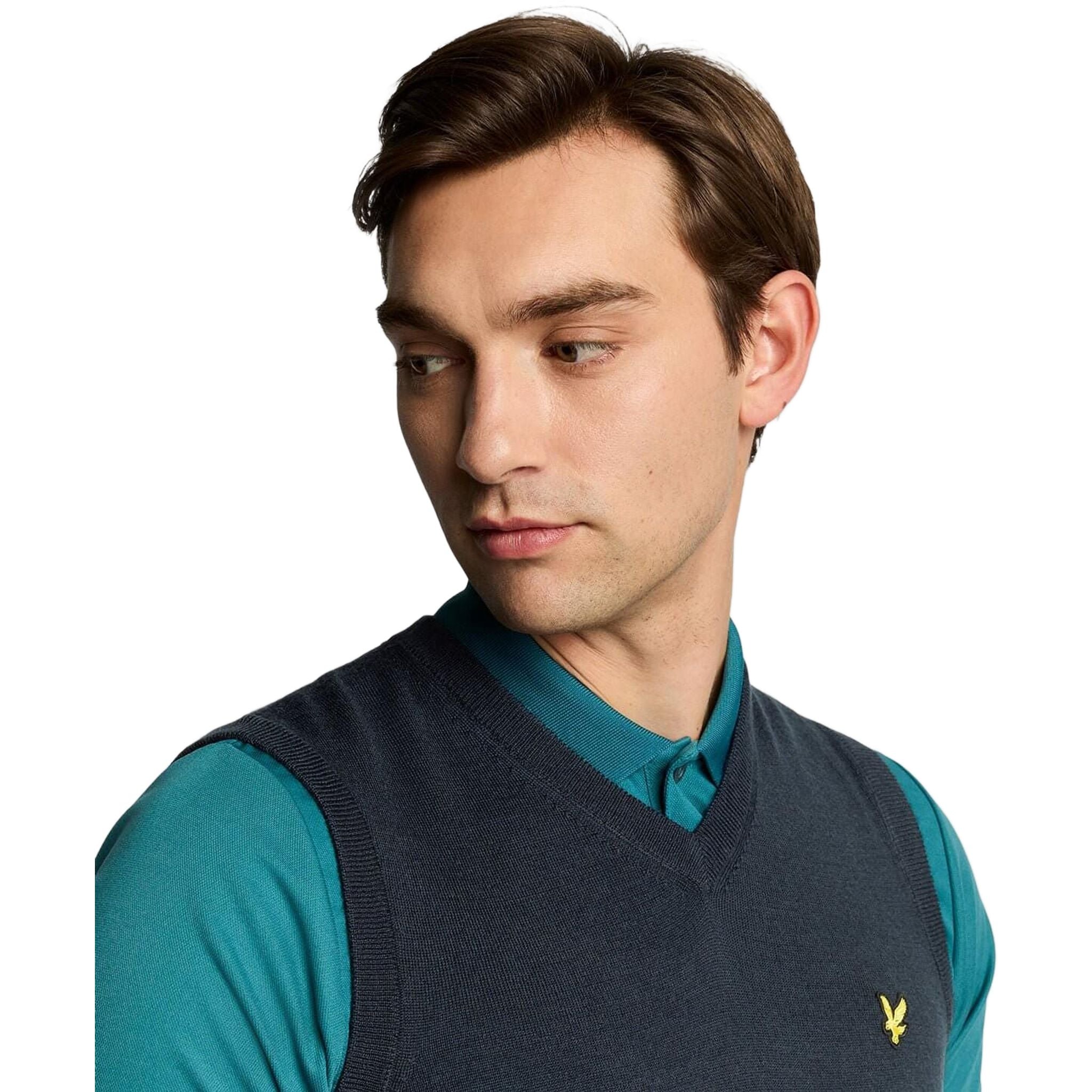 Gilet da uomo in maglia con scollo a V in misto lana merino Lyle &amp; Scott
